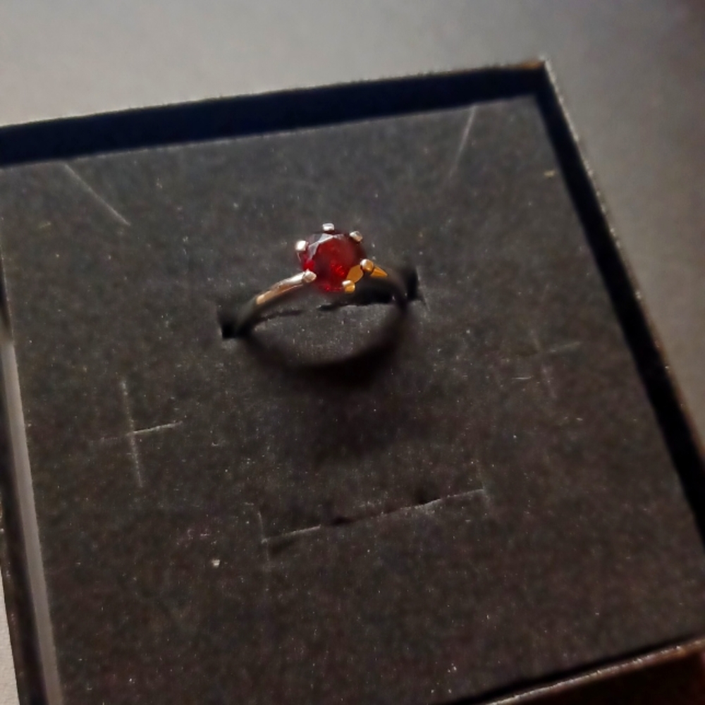 925 Sterling Silver Garnet Ring Size 8